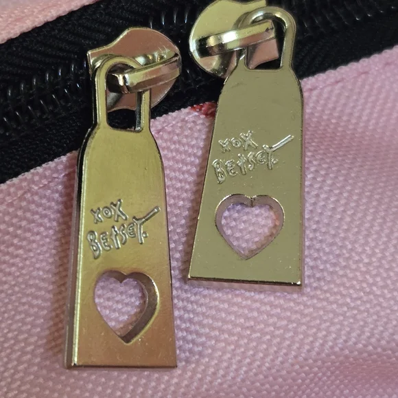 Betsey Johnson Rolling Duffle Bag Strawberry Champagne print w/polka dot lining - Picture 4 of 5